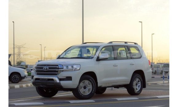 Buy Import Toyota Land Cruiser White Car in Import - Dubai in Aragatsotn Buy Import Toyota Land Cruiser White Car in Import - Dubai in Aragatsotn