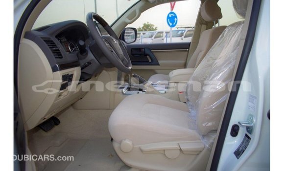 Buy Import Toyota Land Cruiser White Car in Import - Dubai in Aragatsotn Buy Import Toyota Land Cruiser White Car in Import - Dubai in Aragatsotn