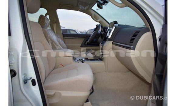 Buy Import Toyota Land Cruiser White Car in Import - Dubai in Aragatsotn Buy Import Toyota Land Cruiser White Car in Import - Dubai in Aragatsotn