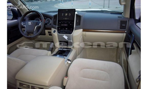 Buy Import Toyota Land Cruiser White Car in Import - Dubai in Aragatsotn Buy Import Toyota Land Cruiser White Car in Import - Dubai in Aragatsotn