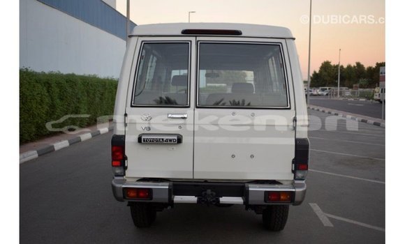 Buy Import Toyota Land Cruiser White Car in Import - Dubai in Aragatsotn Buy Import Toyota Land Cruiser White Car in Import - Dubai in Aragatsotn