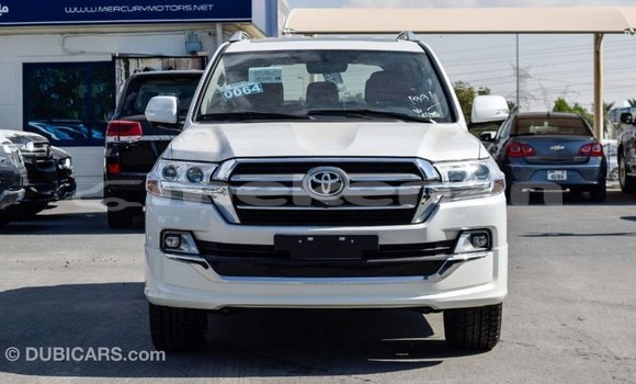 Buy Import Toyota Land Cruiser White Car in Import - Dubai in Aragatsotn Buy Import Toyota Land Cruiser White Car in Import - Dubai in Aragatsotn