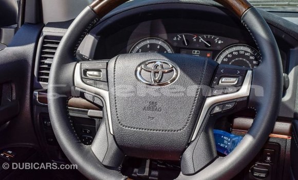 Buy Import Toyota Land Cruiser White Car in Import - Dubai in Aragatsotn Buy Import Toyota Land Cruiser White Car in Import - Dubai in Aragatsotn