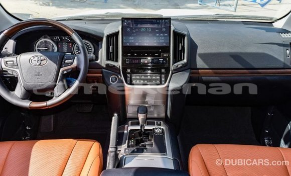 Buy Import Toyota Land Cruiser White Car in Import - Dubai in Aragatsotn Buy Import Toyota Land Cruiser White Car in Import - Dubai in Aragatsotn