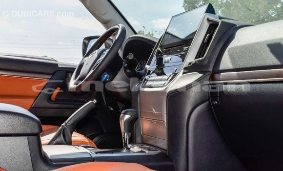 Buy Import Toyota Land Cruiser White Car in Import - Dubai in Aragatsotn Buy Import Toyota Land Cruiser White Car in Import - Dubai in Aragatsotn
