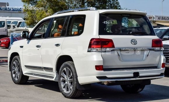Buy Import Toyota Land Cruiser White Car in Import - Dubai in Aragatsotn Buy Import Toyota Land Cruiser White Car in Import - Dubai in Aragatsotn