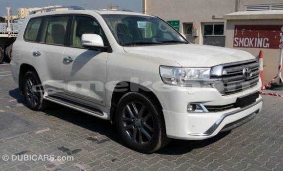 Buy Import Toyota Land Cruiser White Car in Import - Dubai in Aragatsotn Buy Import Toyota Land Cruiser White Car in Import - Dubai in Aragatsotn