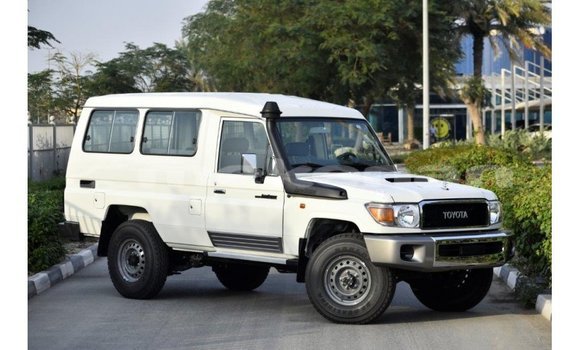 Buy Import Toyota Land Cruiser White Car in Import - Dubai in Aragatsotn Buy Import Toyota Land Cruiser White Car in Import - Dubai in Aragatsotn