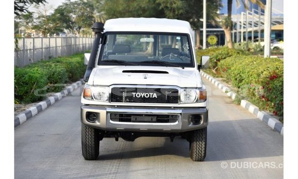 Buy Import Toyota Land Cruiser White Car in Import - Dubai in Aragatsotn Buy Import Toyota Land Cruiser White Car in Import - Dubai in Aragatsotn