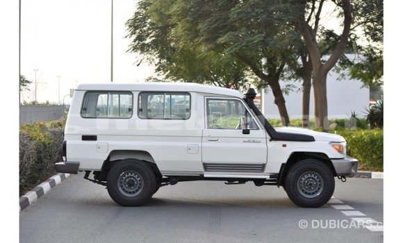 Buy Import Toyota Land Cruiser White Car in Import - Dubai in Aragatsotn Buy Import Toyota Land Cruiser White Car in Import - Dubai in Aragatsotn