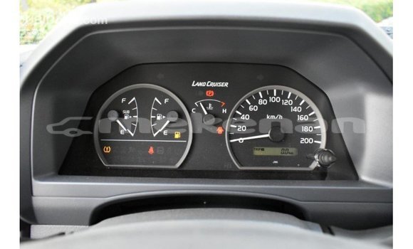 Buy Import Toyota Land Cruiser White Car in Import - Dubai in Aragatsotn Buy Import Toyota Land Cruiser White Car in Import - Dubai in Aragatsotn