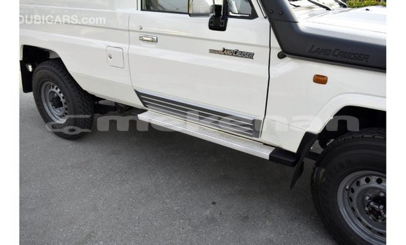 Buy Import Toyota Land Cruiser White Car in Import - Dubai in Aragatsotn Buy Import Toyota Land Cruiser White Car in Import - Dubai in Aragatsotn