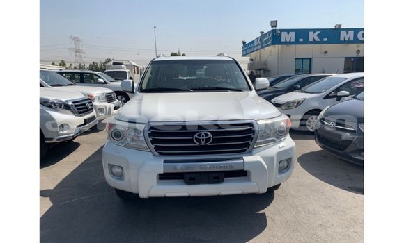 Buy Import Toyota Land Cruiser White Car in Import - Dubai in Aragatsotn Buy Import Toyota Land Cruiser White Car in Import - Dubai in Aragatsotn