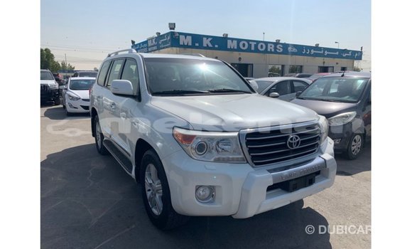 Buy Import Toyota Land Cruiser White Car in Import - Dubai in Aragatsotn Buy Import Toyota Land Cruiser White Car in Import - Dubai in Aragatsotn
