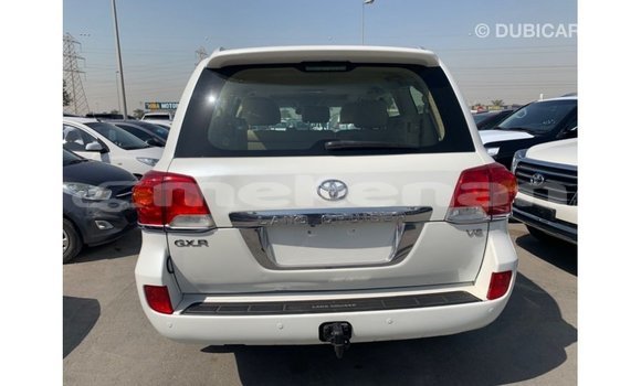 Buy Import Toyota Land Cruiser White Car in Import - Dubai in Aragatsotn Buy Import Toyota Land Cruiser White Car in Import - Dubai in Aragatsotn