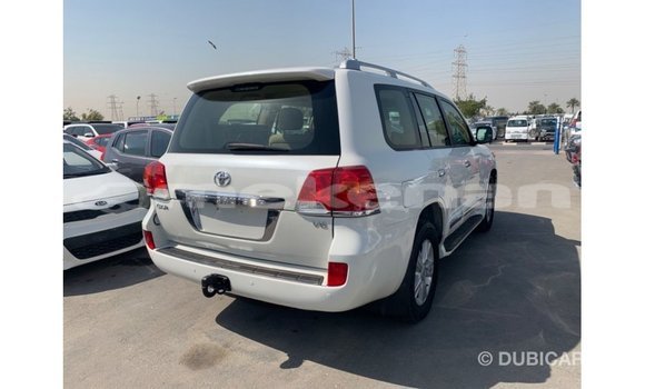 Buy Import Toyota Land Cruiser White Car in Import - Dubai in Aragatsotn Buy Import Toyota Land Cruiser White Car in Import - Dubai in Aragatsotn