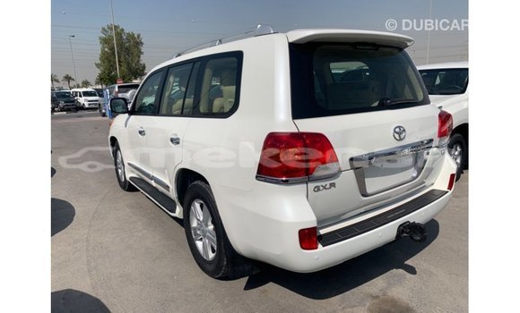 Buy Import Toyota Land Cruiser White Car in Import - Dubai in Aragatsotn Buy Import Toyota Land Cruiser White Car in Import - Dubai in Aragatsotn
