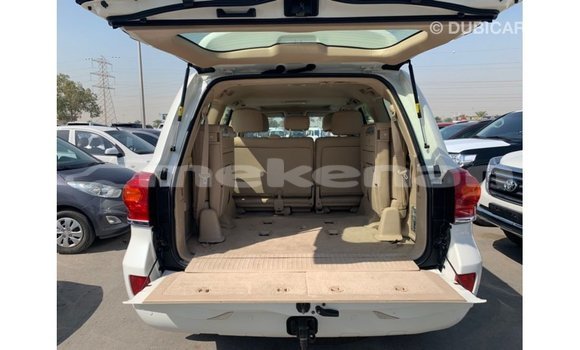 Buy Import Toyota Land Cruiser White Car in Import - Dubai in Aragatsotn Buy Import Toyota Land Cruiser White Car in Import - Dubai in Aragatsotn