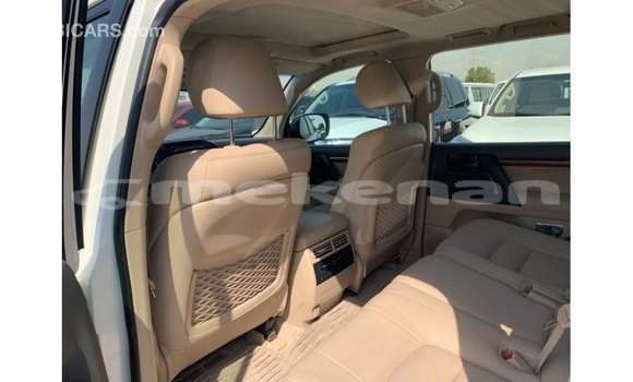 Buy Import Toyota Land Cruiser White Car in Import - Dubai in Aragatsotn Buy Import Toyota Land Cruiser White Car in Import - Dubai in Aragatsotn