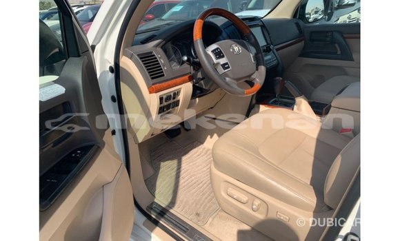 Buy Import Toyota Land Cruiser White Car in Import - Dubai in Aragatsotn Buy Import Toyota Land Cruiser White Car in Import - Dubai in Aragatsotn