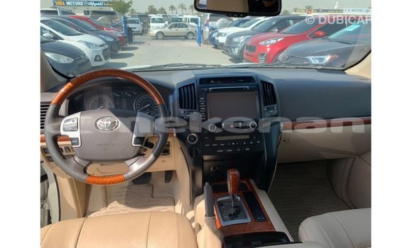 Buy Import Toyota Land Cruiser White Car in Import - Dubai in Aragatsotn Buy Import Toyota Land Cruiser White Car in Import - Dubai in Aragatsotn