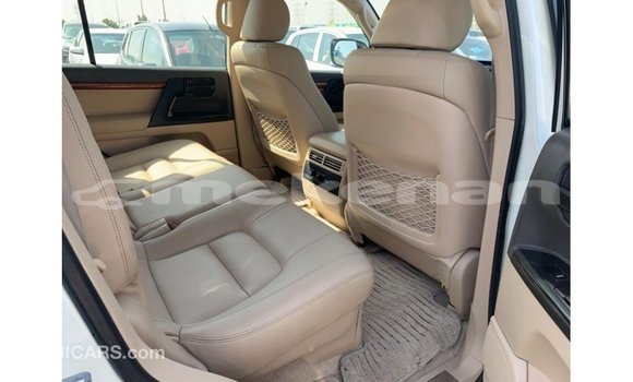 Buy Import Toyota Land Cruiser White Car in Import - Dubai in Aragatsotn Buy Import Toyota Land Cruiser White Car in Import - Dubai in Aragatsotn