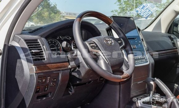 Buy Import Toyota Land Cruiser White Car in Import - Dubai in Aragatsotn Buy Import Toyota Land Cruiser White Car in Import - Dubai in Aragatsotn
