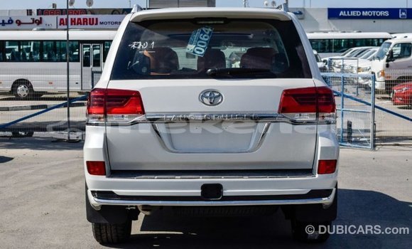 Buy Import Toyota Land Cruiser White Car in Import - Dubai in Aragatsotn Buy Import Toyota Land Cruiser White Car in Import - Dubai in Aragatsotn