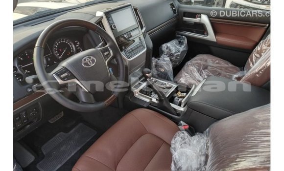 Buy Import Toyota Land Cruiser White Car in Import - Dubai in Aragatsotn Buy Import Toyota Land Cruiser White Car in Import - Dubai in Aragatsotn