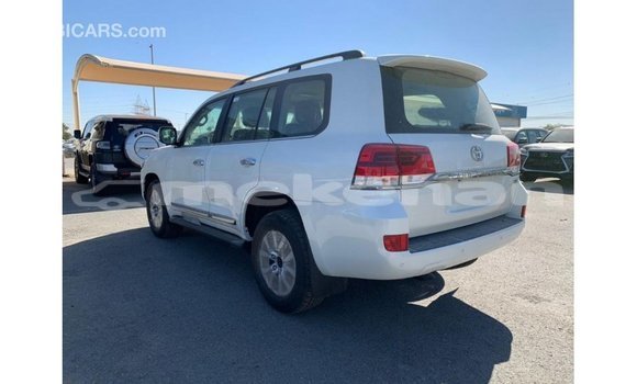 Buy Import Toyota Land Cruiser White Car in Import - Dubai in Aragatsotn Buy Import Toyota Land Cruiser White Car in Import - Dubai in Aragatsotn