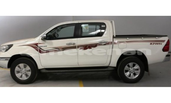 Buy Import Toyota Hilux White Car in Import - Dubai in Aragatsotn Buy Import Toyota Hilux White Car in Import - Dubai in Aragatsotn