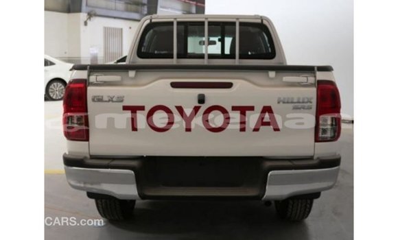 Buy Import Toyota Hilux White Car in Import - Dubai in Aragatsotn Buy Import Toyota Hilux White Car in Import - Dubai in Aragatsotn