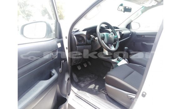 Buy Import Toyota Hilux White Car in Import - Dubai in Aragatsotn Buy Import Toyota Hilux White Car in Import - Dubai in Aragatsotn