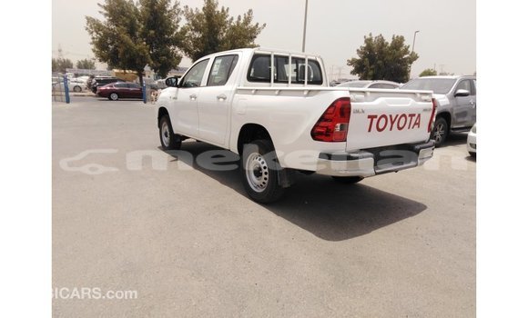 Buy Import Toyota Hilux White Car in Import - Dubai in Aragatsotn Buy Import Toyota Hilux White Car in Import - Dubai in Aragatsotn