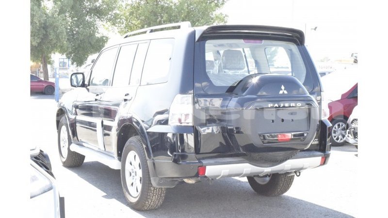 Big with watermark mitsubishi pajero aragatsotn import dubai 2203