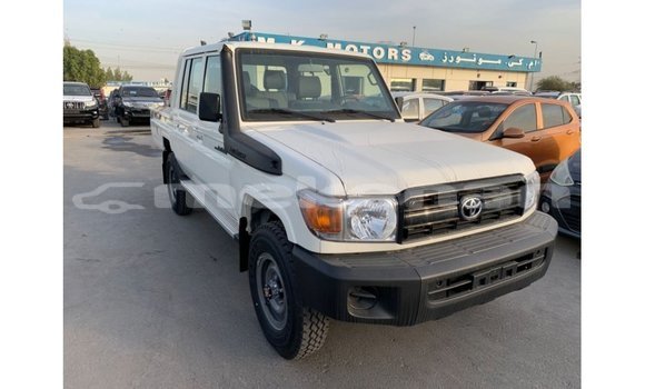 Buy Import Toyota Land Cruiser White Car in Import - Dubai in Aragatsotn Buy Import Toyota Land Cruiser White Car in Import - Dubai in Aragatsotn
