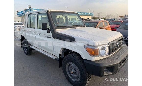Buy Import Toyota Land Cruiser White Car in Import - Dubai in Aragatsotn Buy Import Toyota Land Cruiser White Car in Import - Dubai in Aragatsotn