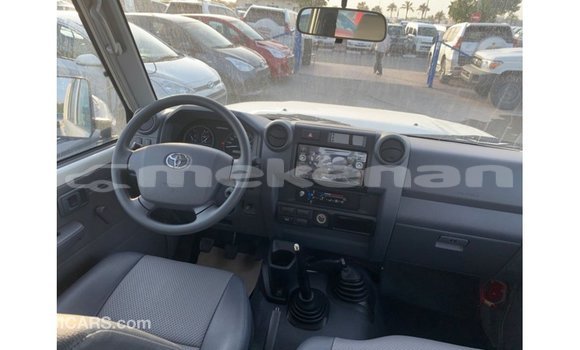 Buy Import Toyota Land Cruiser White Car in Import - Dubai in Aragatsotn Buy Import Toyota Land Cruiser White Car in Import - Dubai in Aragatsotn