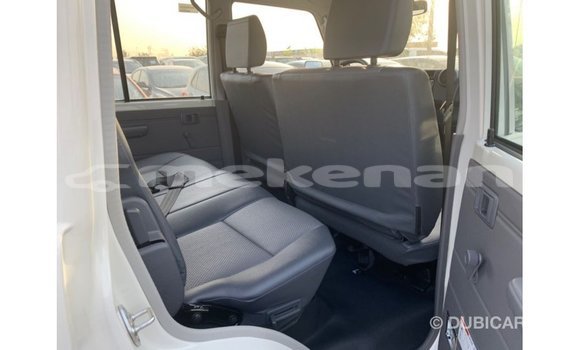 Buy Import Toyota Land Cruiser White Car in Import - Dubai in Aragatsotn Buy Import Toyota Land Cruiser White Car in Import - Dubai in Aragatsotn