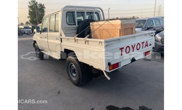 Buy Import Toyota Land Cruiser White Car in Import - Dubai in Aragatsotn Buy Import Toyota Land Cruiser White Car in Import - Dubai in Aragatsotn