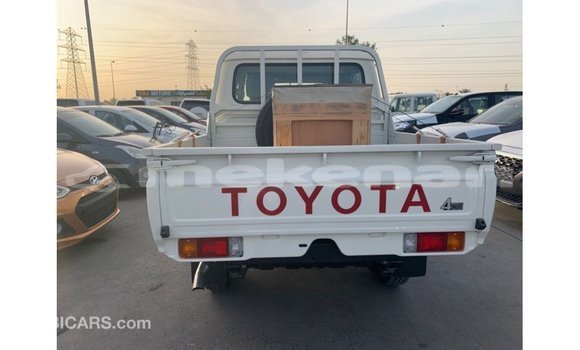 Buy Import Toyota Land Cruiser White Car in Import - Dubai in Aragatsotn Buy Import Toyota Land Cruiser White Car in Import - Dubai in Aragatsotn