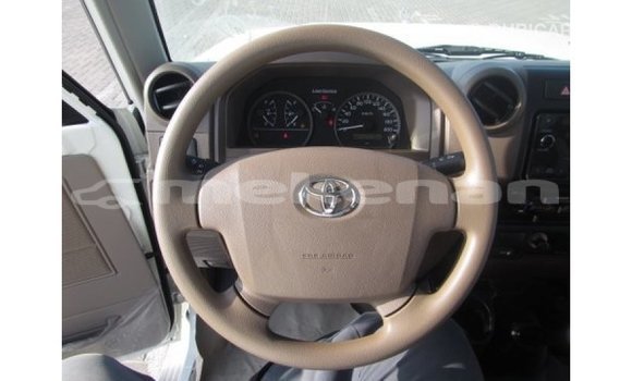 Buy Import Toyota Land Cruiser White Car in Import - Dubai in Aragatsotn Buy Import Toyota Land Cruiser White Car in Import - Dubai in Aragatsotn