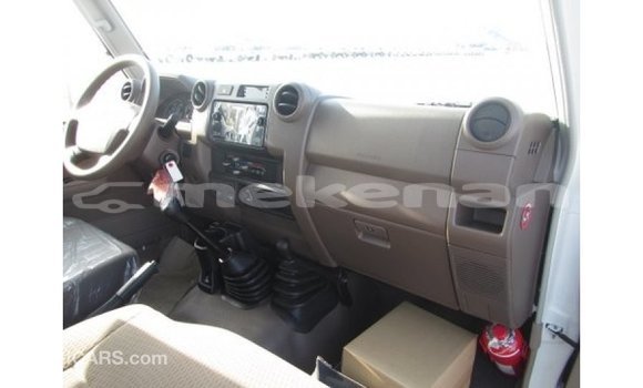 Buy Import Toyota Land Cruiser White Car in Import - Dubai in Aragatsotn Buy Import Toyota Land Cruiser White Car in Import - Dubai in Aragatsotn