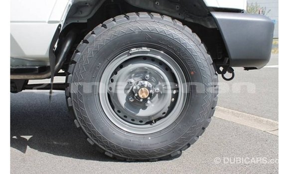 Buy Import Toyota Land Cruiser White Car in Import - Dubai in Aragatsotn Buy Import Toyota Land Cruiser White Car in Import - Dubai in Aragatsotn