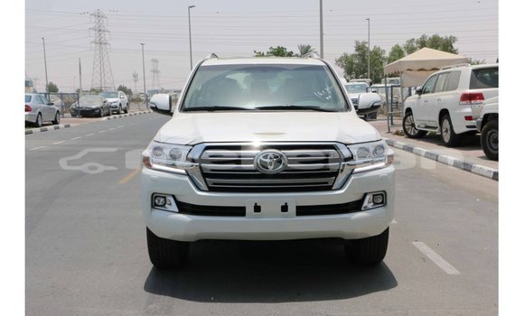 Buy Import Toyota Land Cruiser White Car in Import - Dubai in Aragatsotn Buy Import Toyota Land Cruiser White Car in Import - Dubai in Aragatsotn