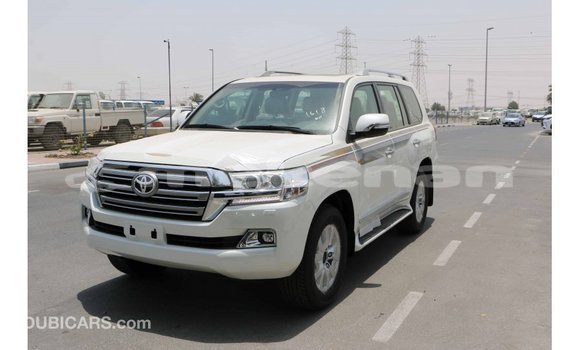 Buy Import Toyota Land Cruiser White Car in Import - Dubai in Aragatsotn Buy Import Toyota Land Cruiser White Car in Import - Dubai in Aragatsotn