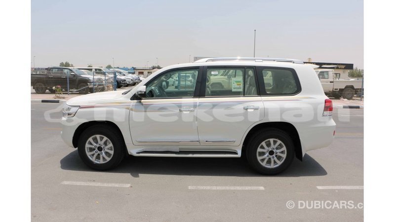 Big with watermark toyota land cruiser aragatsotn import dubai 2235