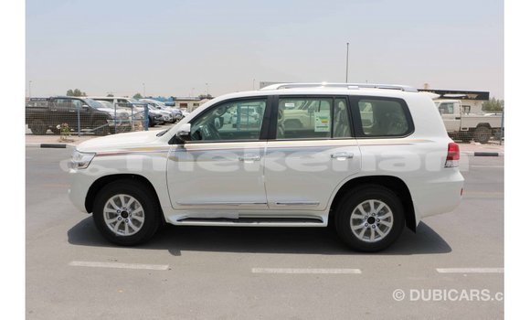 Buy Import Toyota Land Cruiser White Car in Import - Dubai in Aragatsotn Buy Import Toyota Land Cruiser White Car in Import - Dubai in Aragatsotn