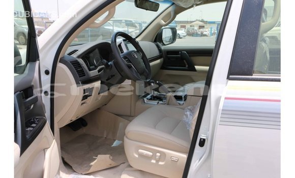 Buy Import Toyota Land Cruiser White Car in Import - Dubai in Aragatsotn Buy Import Toyota Land Cruiser White Car in Import - Dubai in Aragatsotn