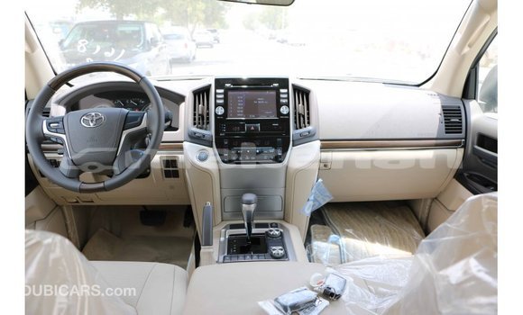 Buy Import Toyota Land Cruiser White Car in Import - Dubai in Aragatsotn Buy Import Toyota Land Cruiser White Car in Import - Dubai in Aragatsotn